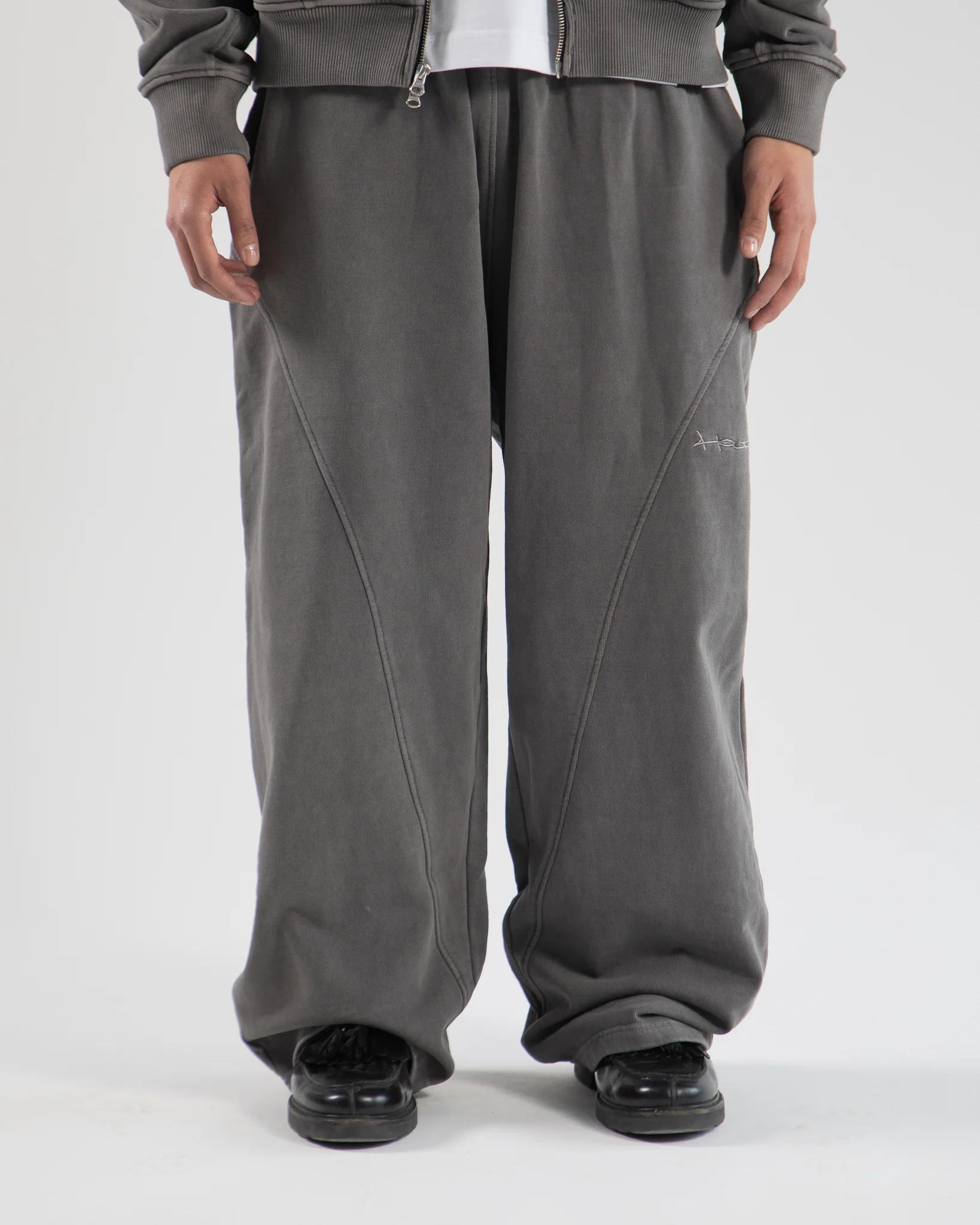 Signature Baggy Sweatpants - Vintage Grey - Image 7